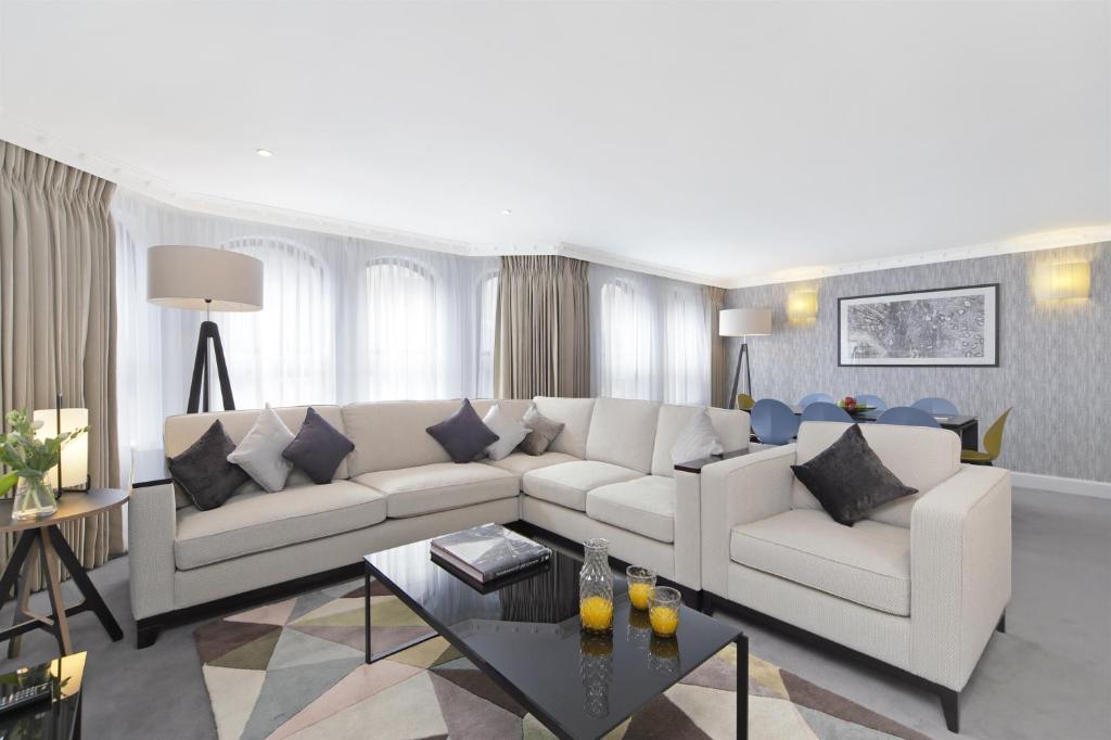 Executive Three-Bedroom Apartment - Image 6