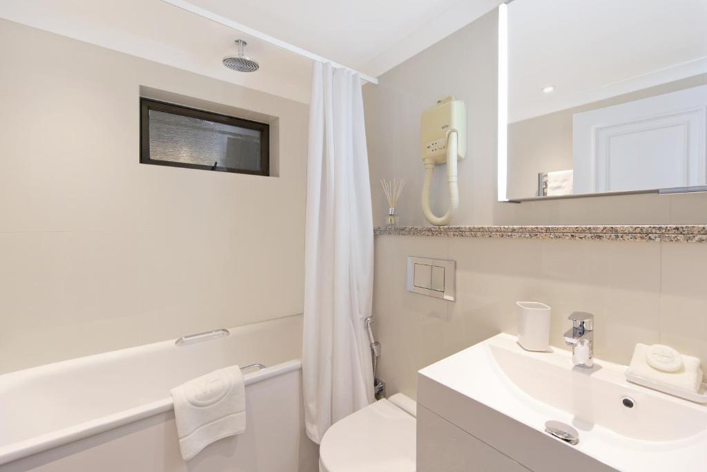 Executive Two-Bedroom Apartment - Image 1