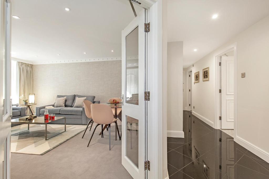 Executive Two-Bedroom Apartment - Image 10