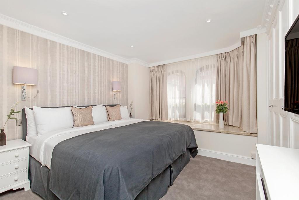 Executive Two-Bedroom Apartment - Image 12