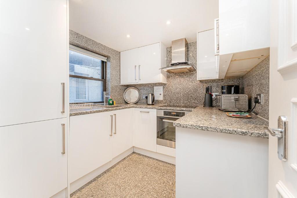 Executive Two-Bedroom Apartment - Image 14