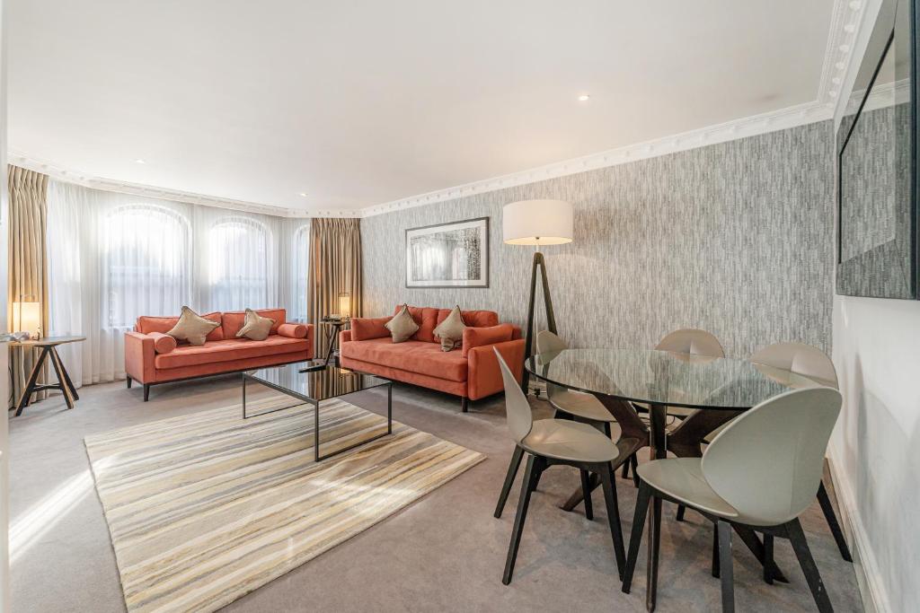Executive Two-Bedroom Apartment - Image 15