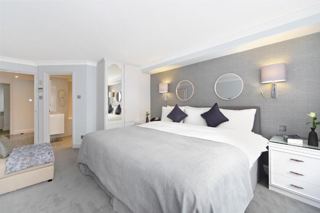 Executive Two-Bedroom Apartment - Image 4