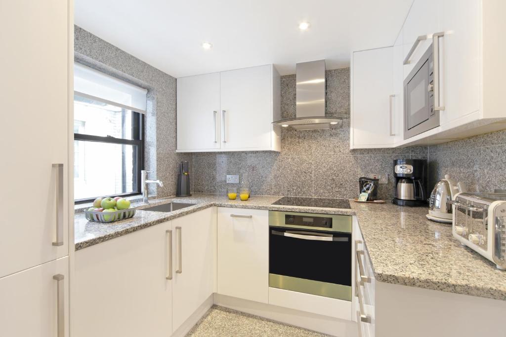 Executive Two-Bedroom Apartment - Image 5