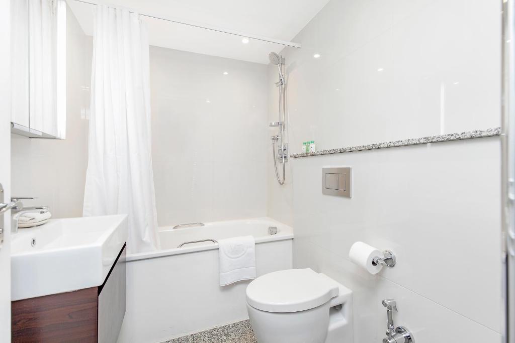 Executive Two-Bedroom Apartment - Image 6