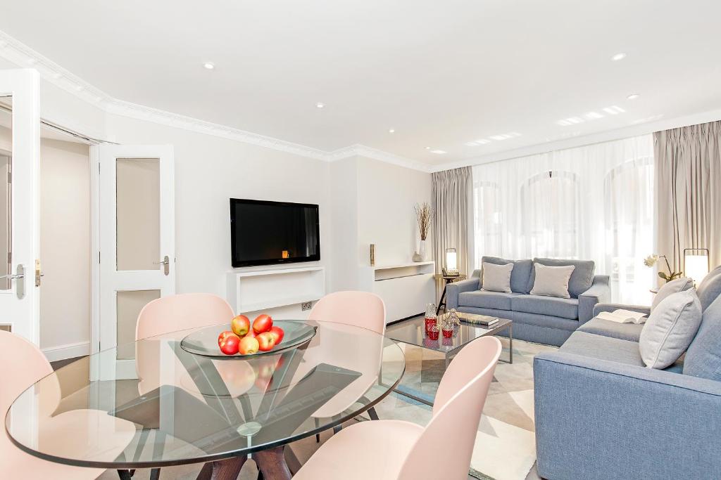 Executive Two-Bedroom Apartment - Image 8