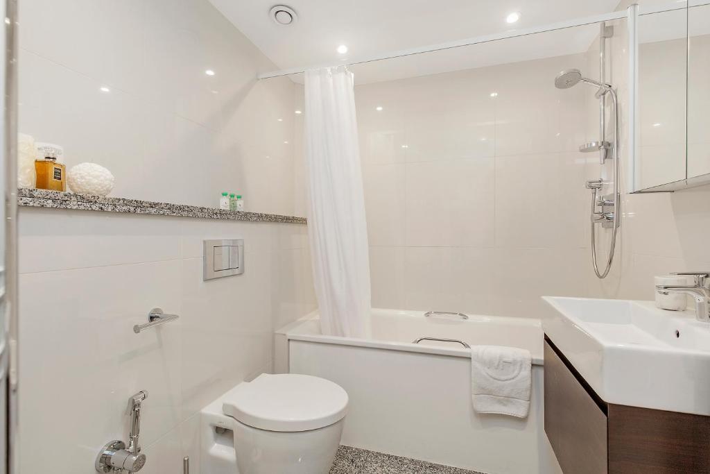 Luxury One-Bedroom Apartment - Image 8