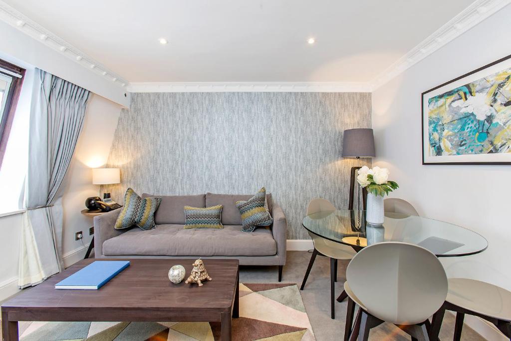 One-Bedroom Apartment - Image 1