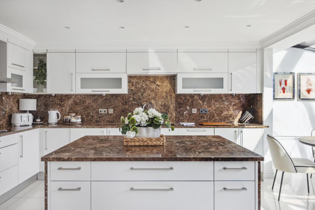 Penthouse Apartment - Image 12