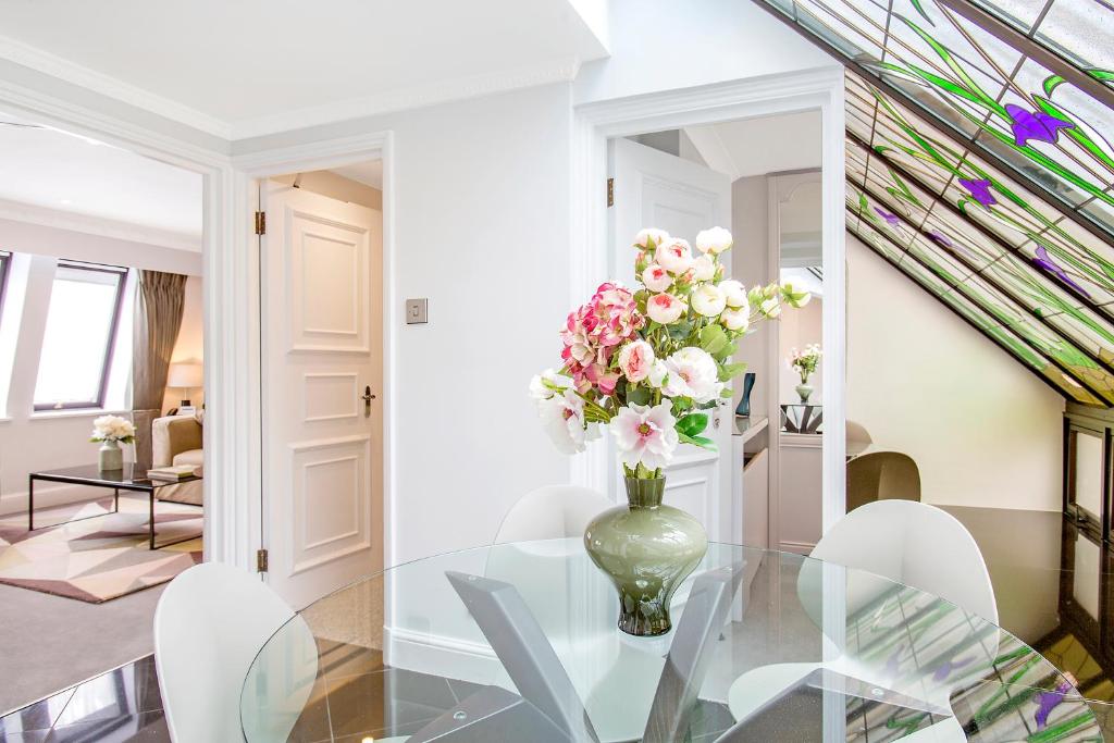 Standard Two-Bedroom Apartment - Image 10