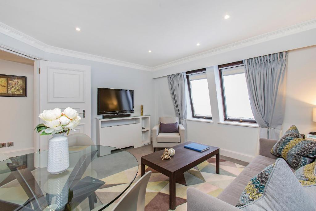 Superior One-Bedroom Apartment - Image 1