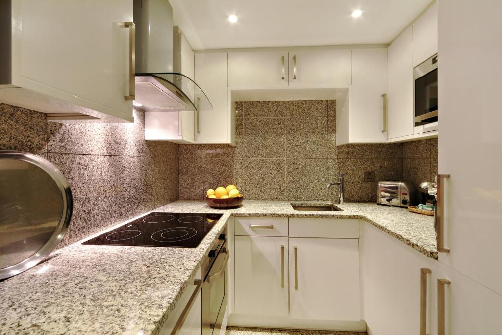 Superior One-Bedroom Apartment - Image 8