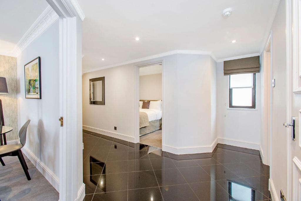 Superior Two-Bedroom Apartment - Image 1