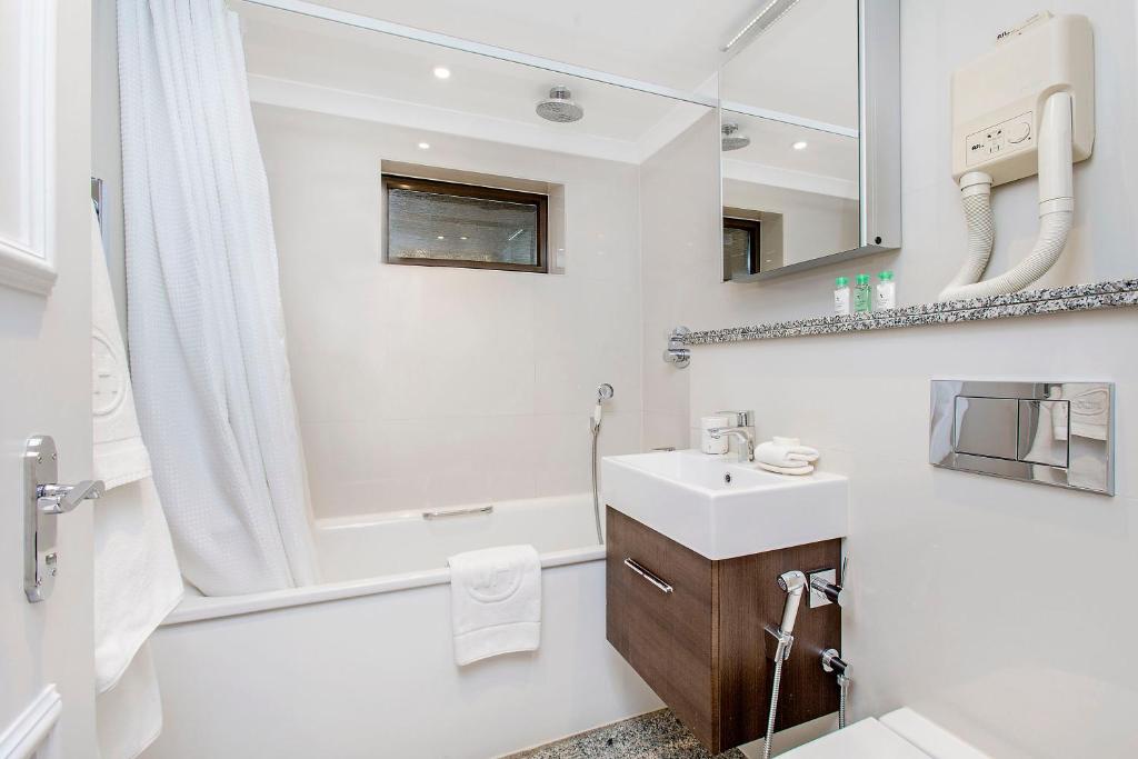 Superior Two-Bedroom Apartment - Image 6