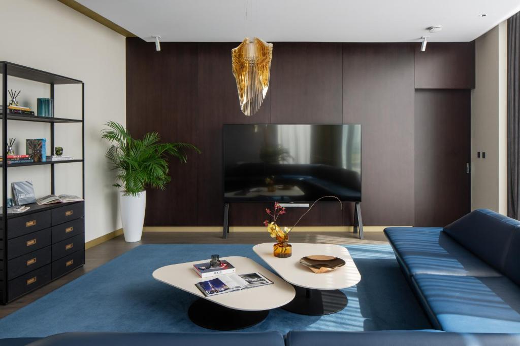 2 Bedroom Ultimate ME + Suite with Lounge and Jacuzzi - Image 5