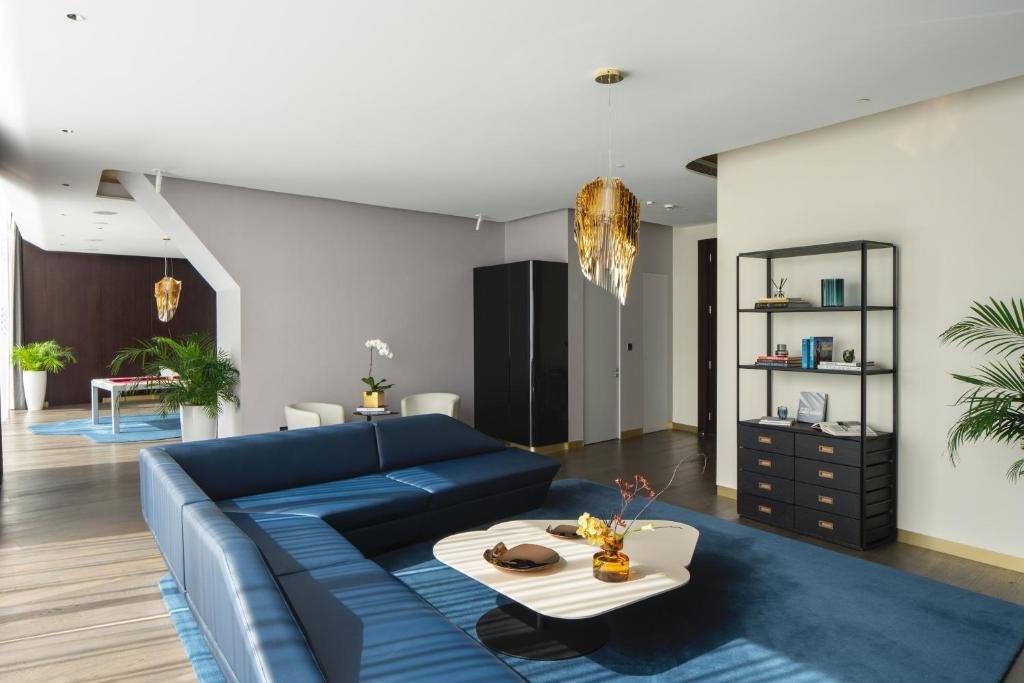 2 Bedroom Ultimate ME + Suite with Lounge and Jacuzzi - Image 7