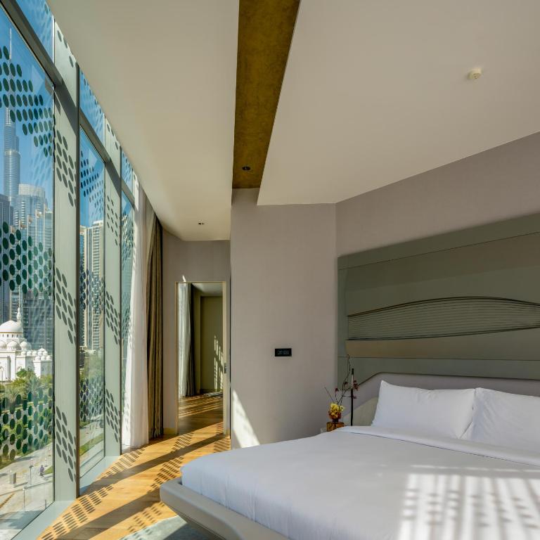 Beyond ME + Suite with Burj Khalifa View and Jacuzzi - Image 6