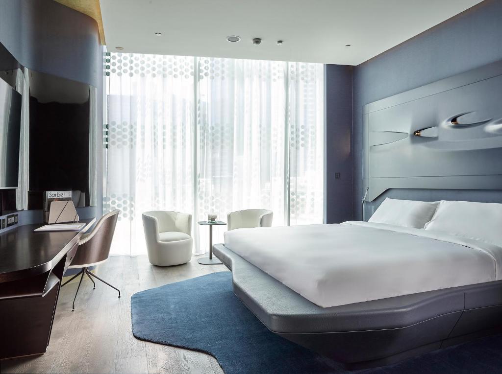 Extra ME + Junior Suite Void with Burj Khalifa View - Image 3