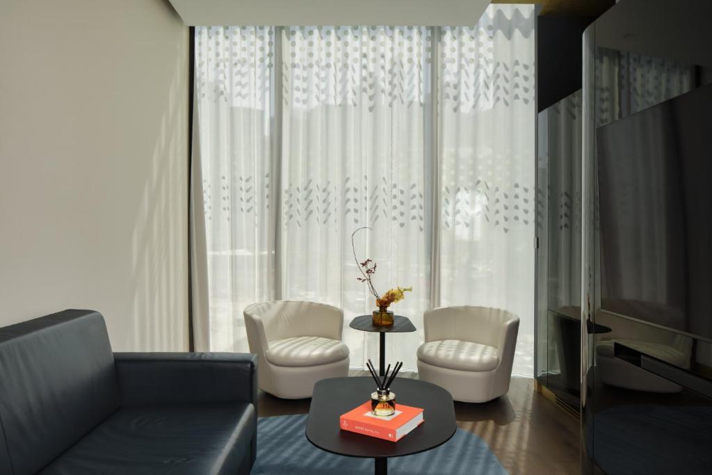 Extra ME + Suite with Jacuzzi - Image 2