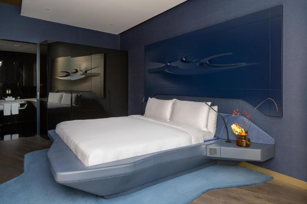 Studio ME + Suite with Burj Khalifa View - Image 4