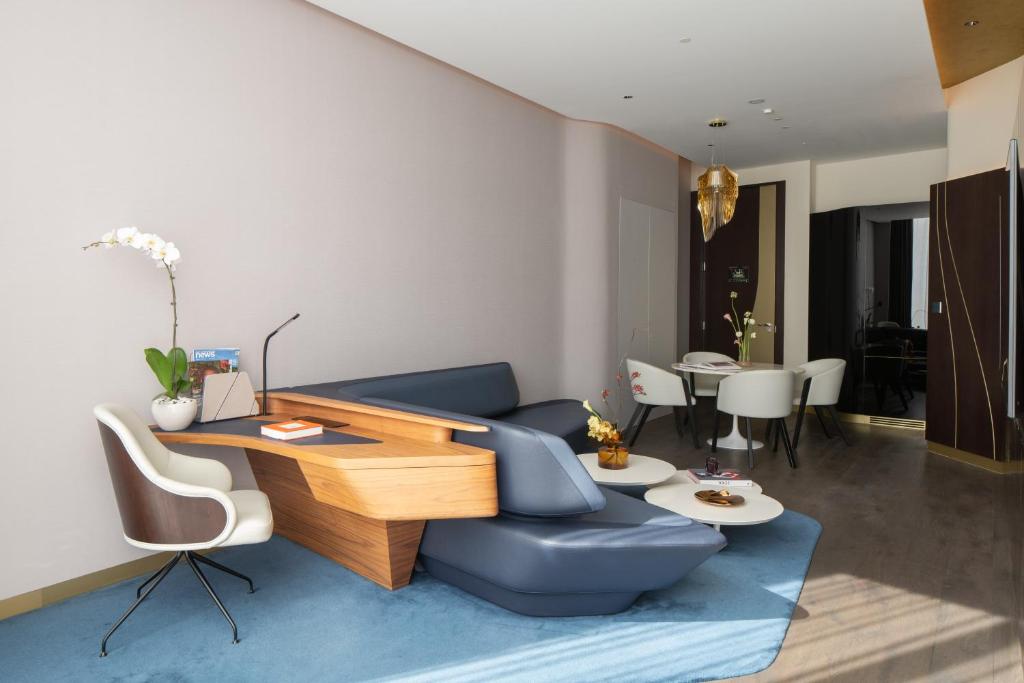 Studio ME Suite With Jacuzzi - Image 12