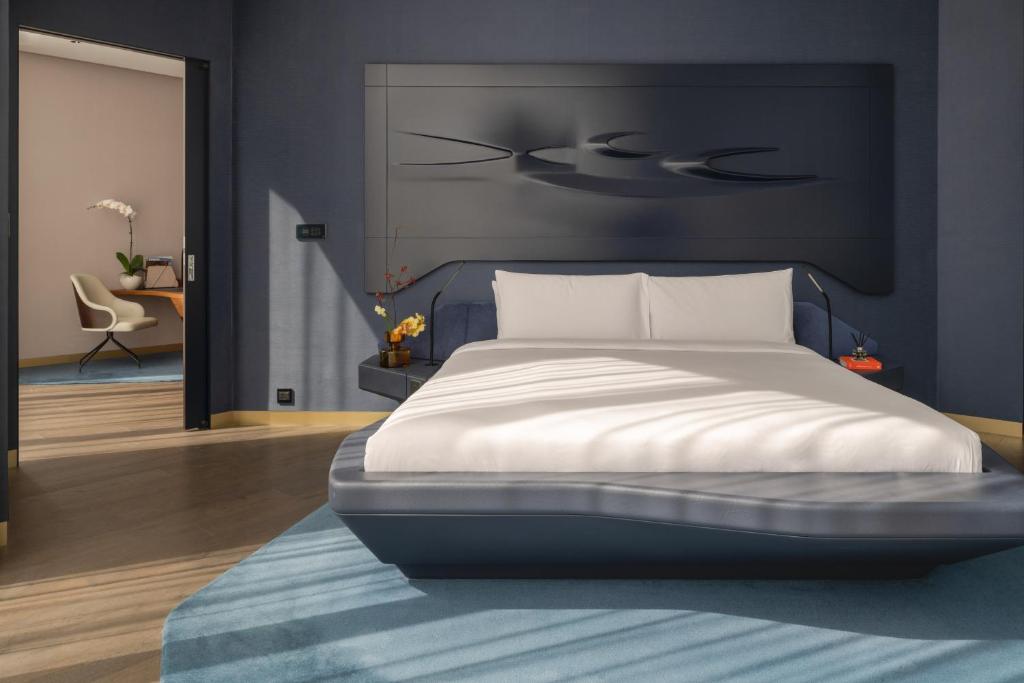 Studio ME Suite With Jacuzzi - Image 8