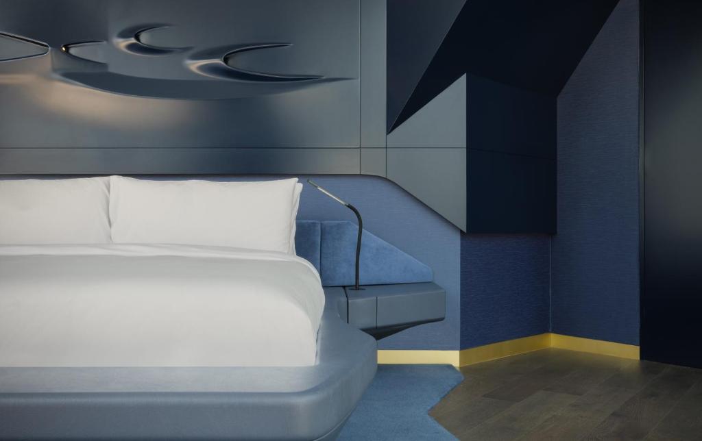 Ultimate ME Suite with Jacuzzi - Image 6