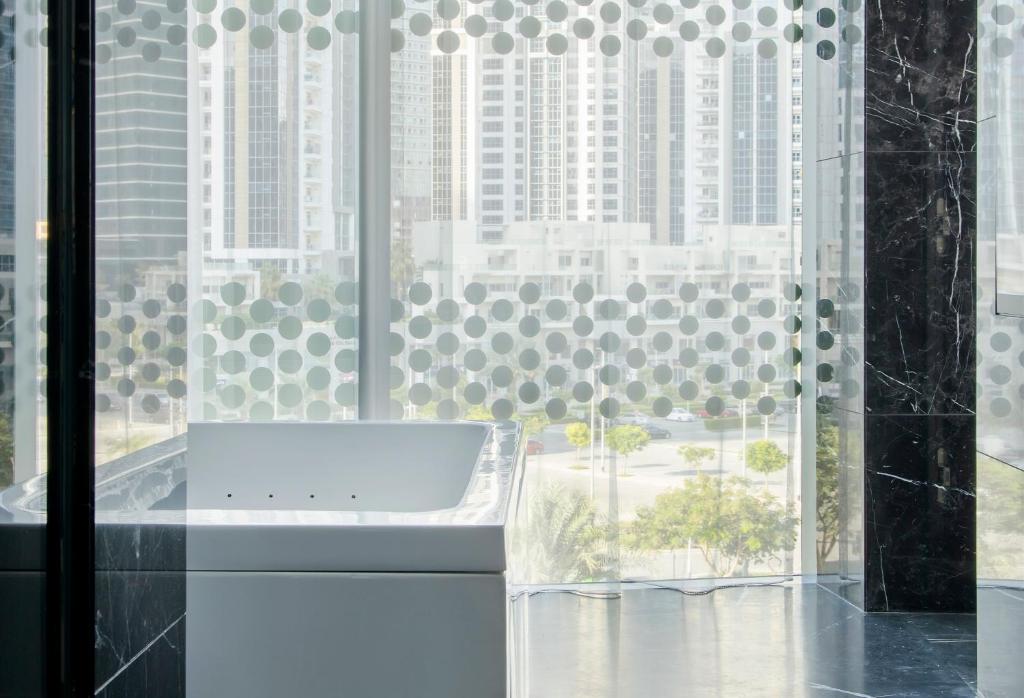 Ultimate ME Suite with Jacuzzi - Image 8