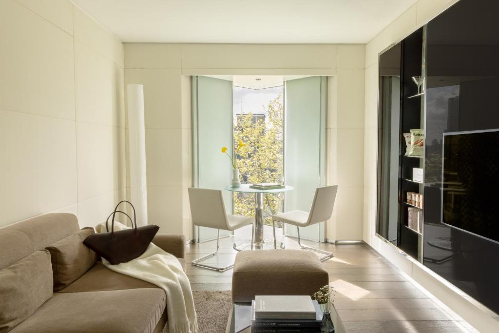 2 Bedroom Beyond ME Suite + Panoramic City View - Image 3