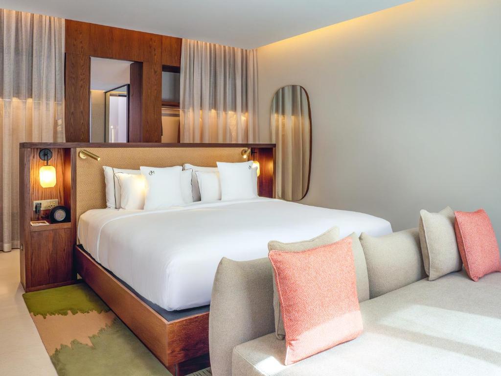 Al Waha Collection 1 Bedroom Villa with Private Pool - Image 5