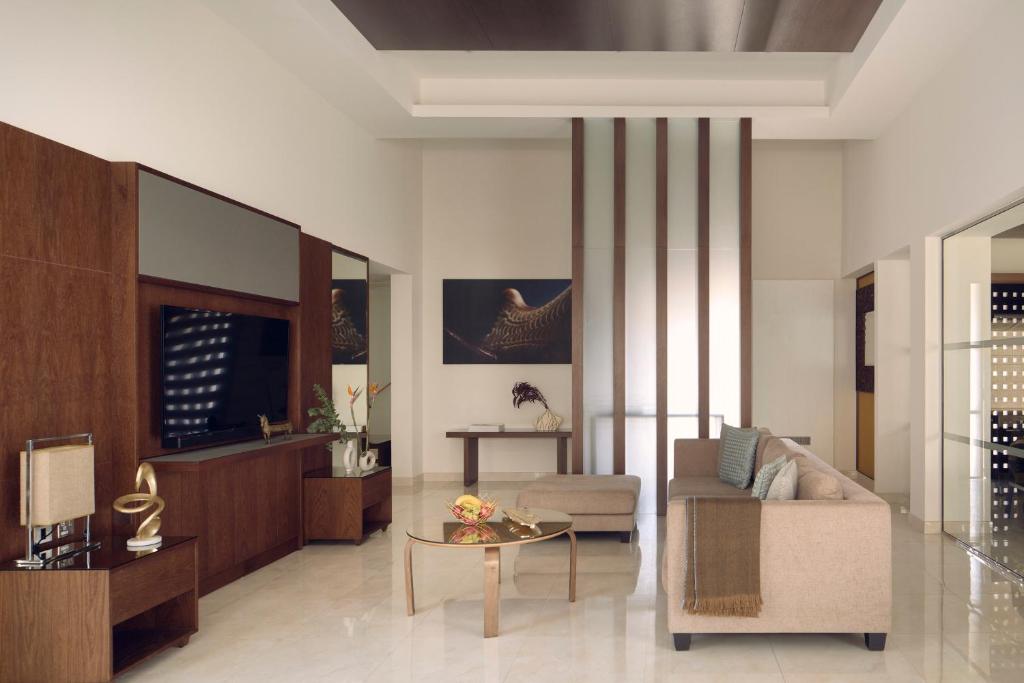 Family Villa with Private Pool - Image 2