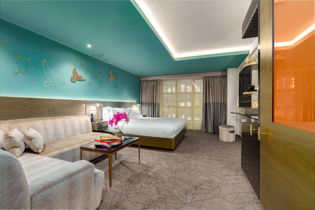 Executive Style - Image 1