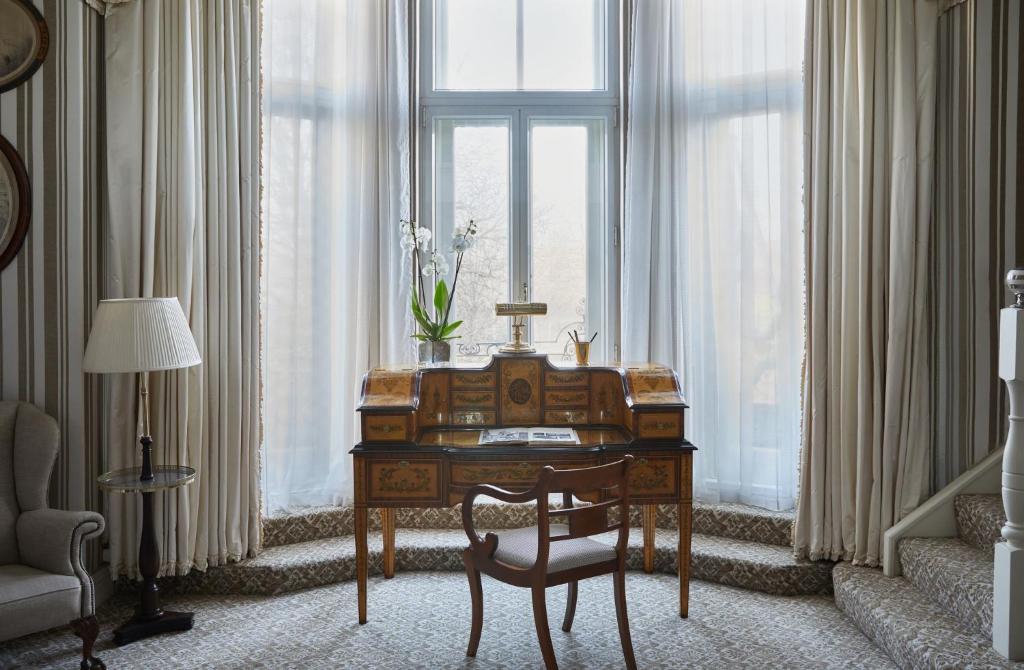 Executive Suite - Image 5