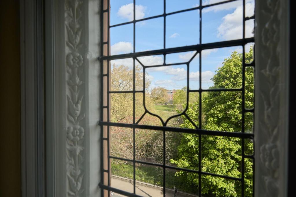 King Room with Garden View - Image 3