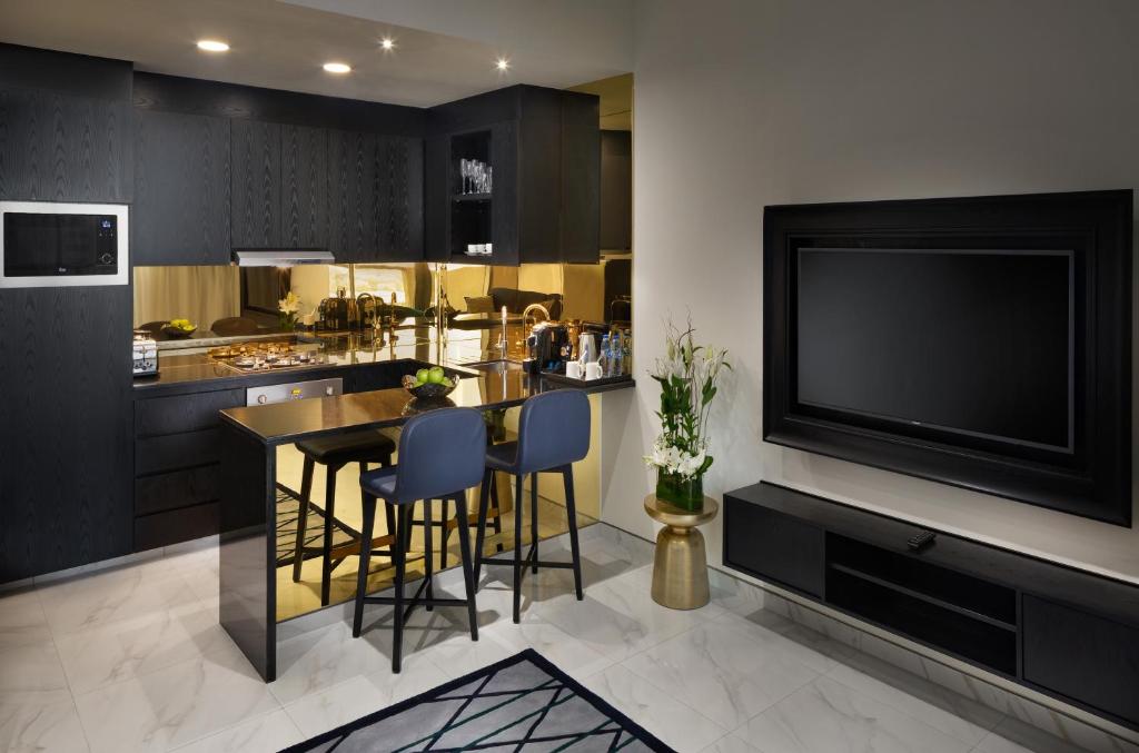 Executive One bed - Burj Khalifa Partial View - Image 3