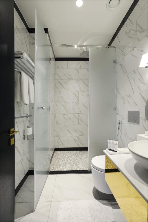 Executive One bed - Burj Khalifa Partial View - Image 6