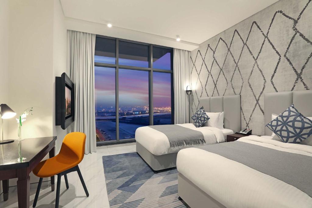Executive Three Bedroom Apartment - Burj Khalifa View with Terrace - Image 2