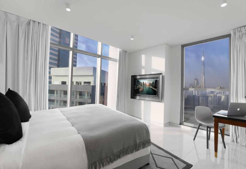 Executive Three Bedroom Apartment - Burj Khalifa View with Terrace - Image 3