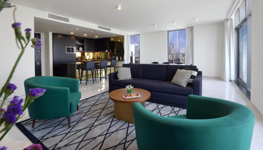Executive Three Bedroom Apartment - Burj Khalifa View with Terrace - Image 4