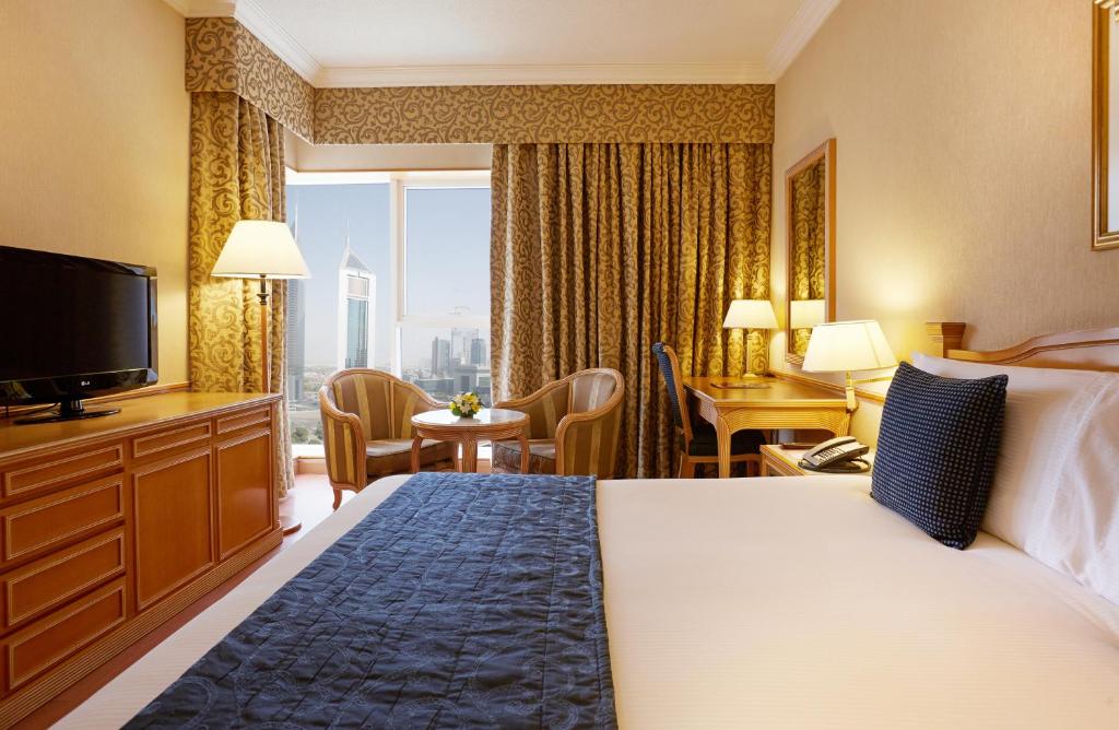 Deluxe Room with Sheikh Zayed Road View - Image 4