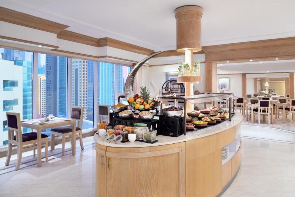 One Bedroom Plaza Suite - Image 4