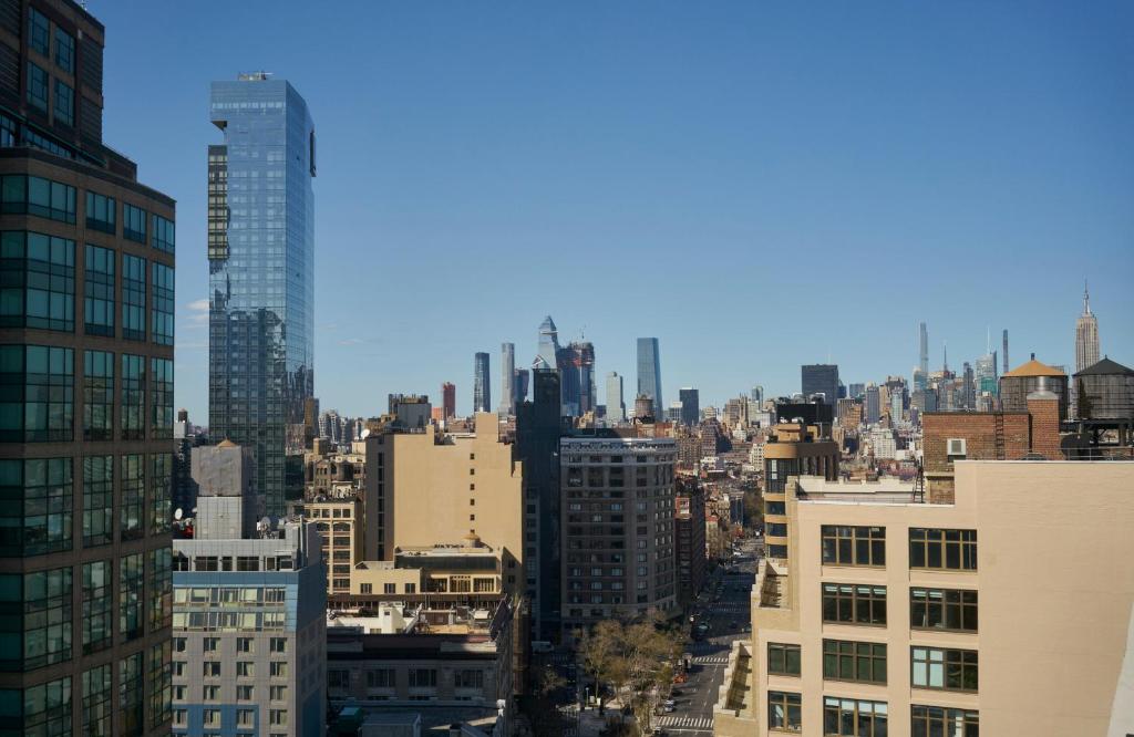 Corner King Studio Skyline - Image 1