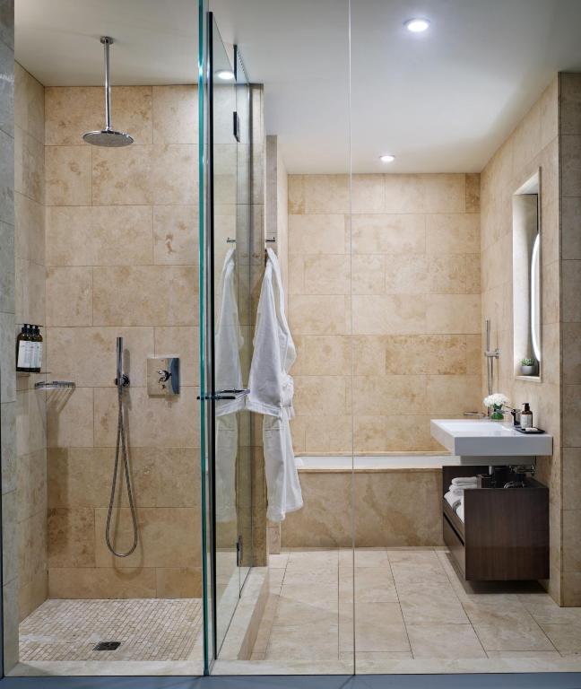 Standard King Room - Image 7