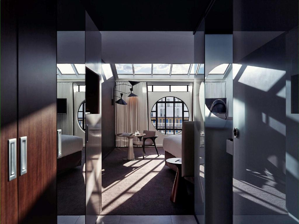 Hublot Executive King Room with Pool View - Image 1