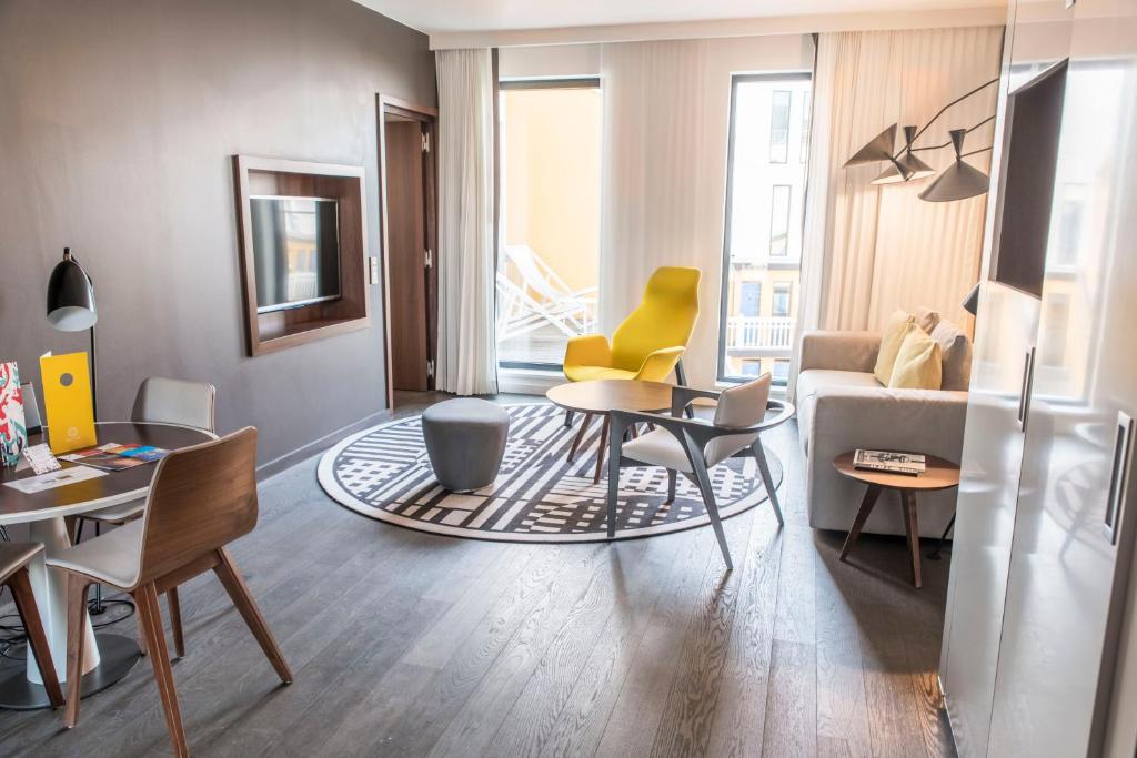 Pool Suite with Balcony - Pool View - Image 1