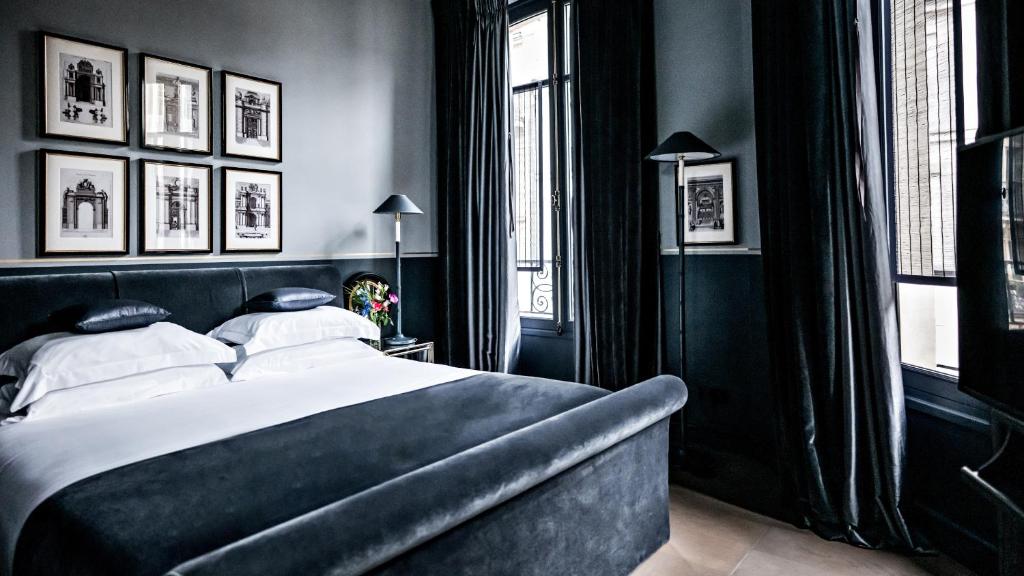 Deluxe Double Room - Image 15