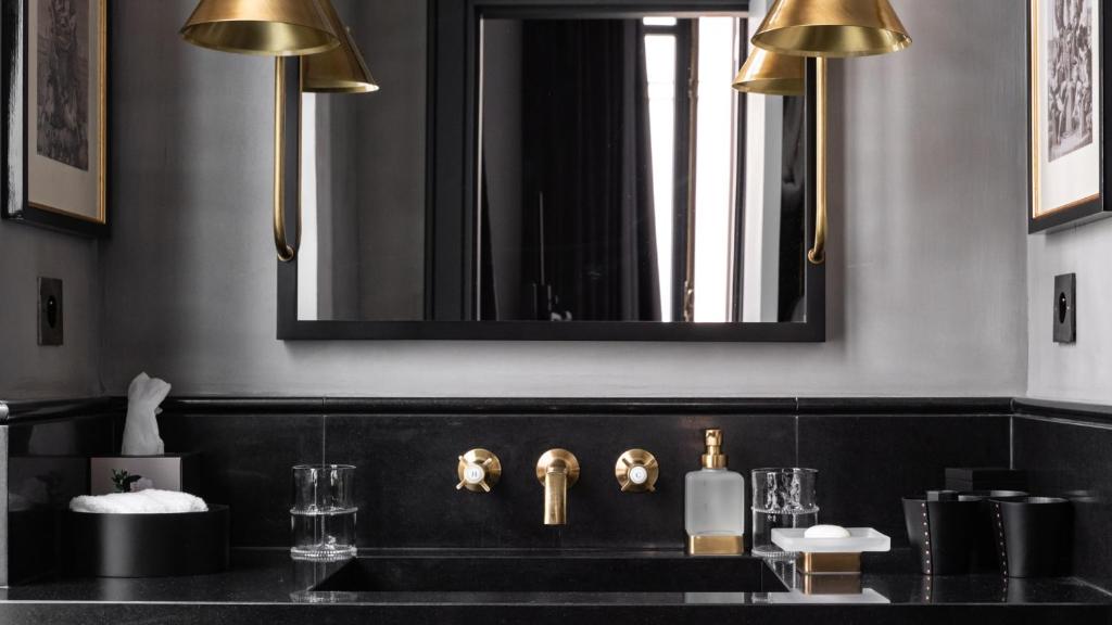 Deluxe Double Room - Image 2