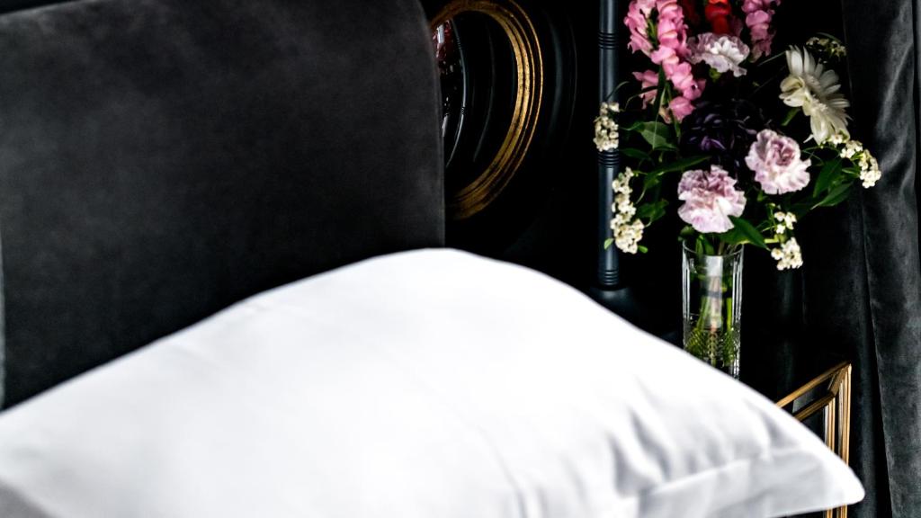 Deluxe Double Room - Image 5