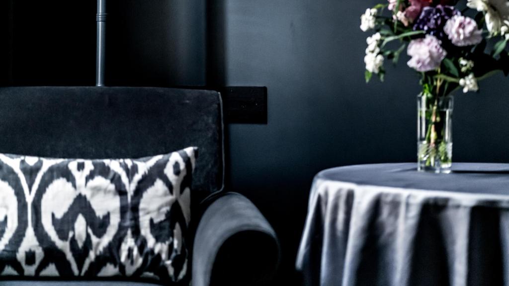 Deluxe Double Room - Image 8