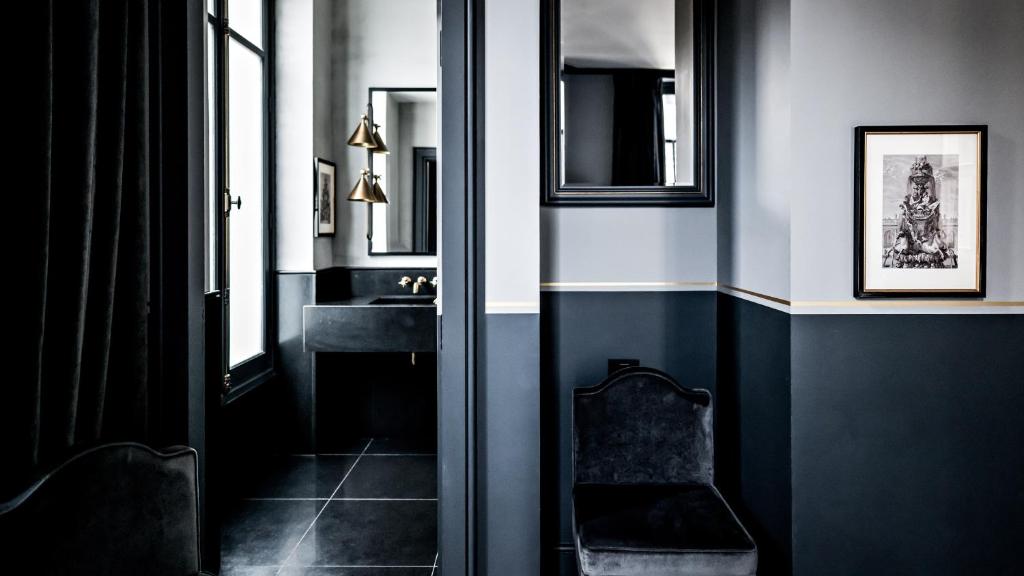 Deluxe Double Room - Image 9